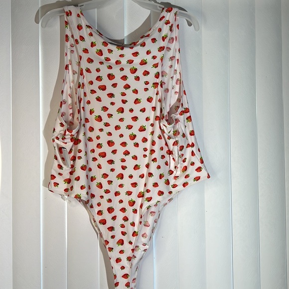 NWT - Derek Heart strawberry body suit - Picture 2 of 2